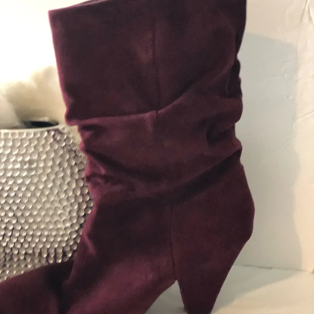Elegant Burgundy Suede Women's Boots - Picture 3 of 11